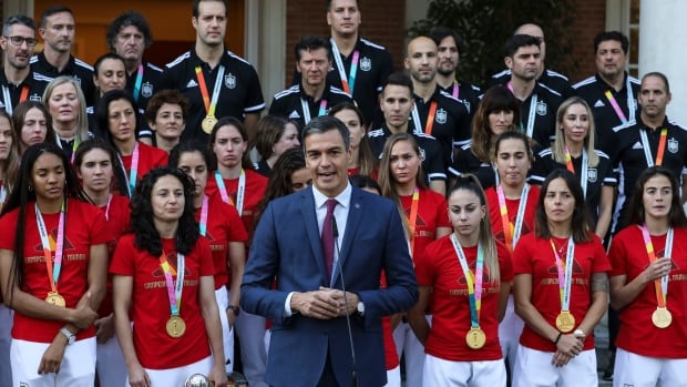 Spain's acting prime minister criticizes federation head for kissing player | CBC Sports