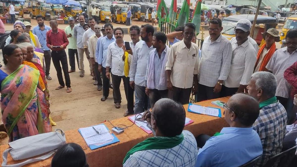 Srikakulam farmers launch 1 lakh signature campaign urging govt. to fix MSP for cashew nuts