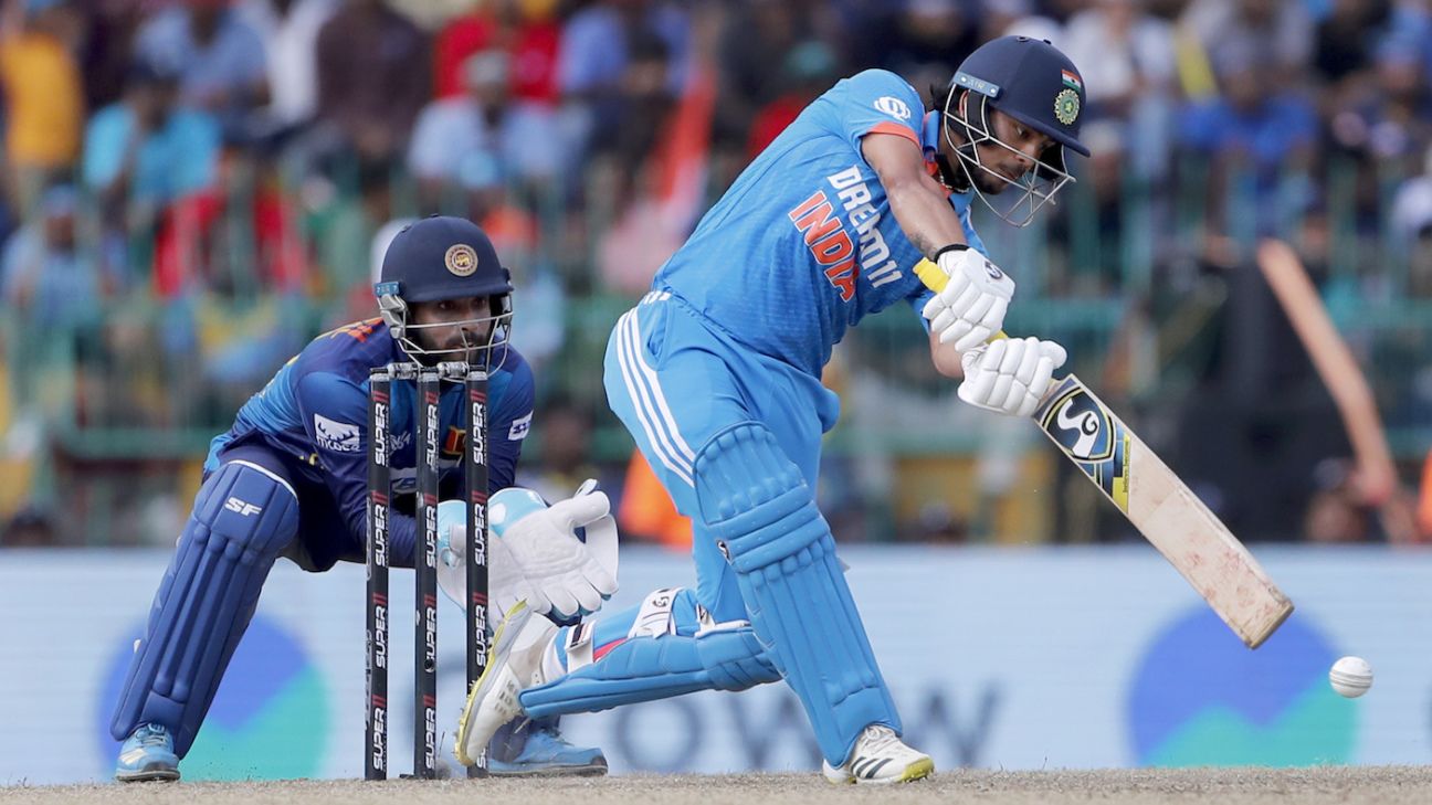 एक नज़र पुरस्कार पर, दूसरी नज़र आसमान पर, जब भारत एशिया कप फ़ाइनल में श्रीलंका से भिड़ेगा