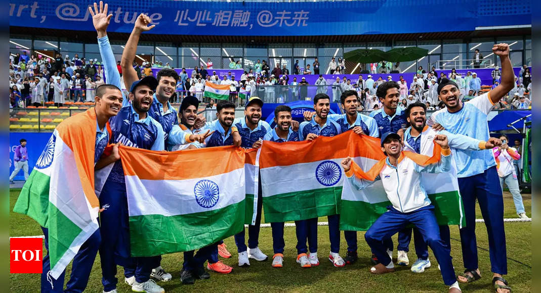 भारत ने एशियाई खेलों में पुरुष क्रिकेट में ऐतिहासिक स्वर्ण पदक जीता - टाइम्स ऑफ इंडिया