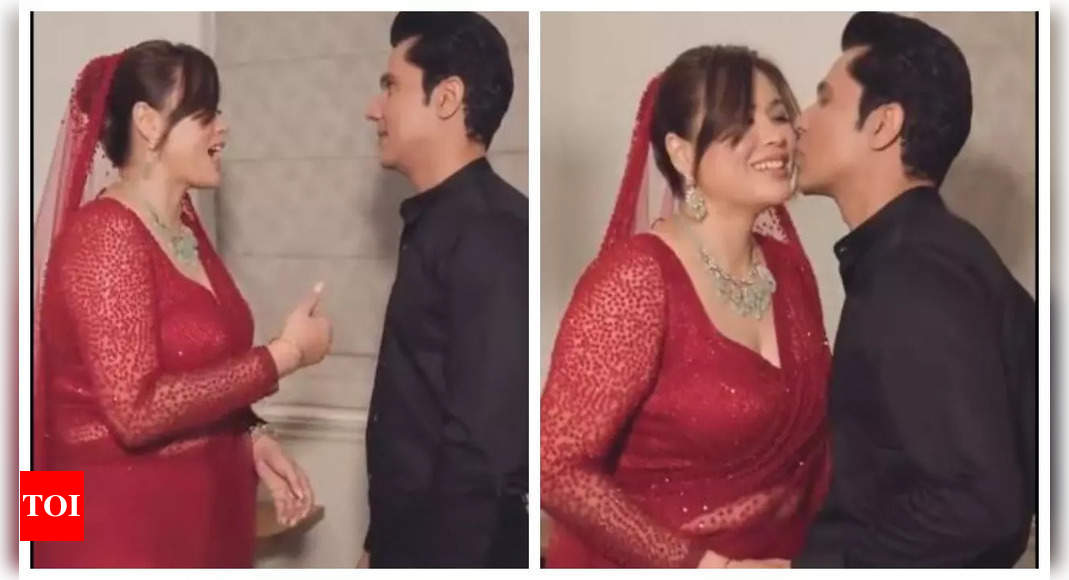 अपनी शादी के रिसेप्शन से पहले अपनी खूबसूरत पत्नी लिन लैशराम को देखकर रणदीप हुडा की अनमोल प्रतिक्रिया सब कुछ प्यार भरी है - वीडियो देखें |  हिंदी मूवी समाचार - टाइम्स ऑफ इंडिया