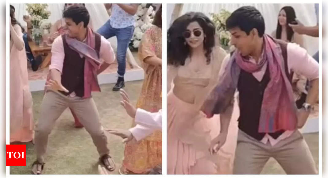 नुपुर शिखारे ने मिथिला पालकर के साथ नृत्य किया क्योंकि उनकी दुल्हन इरा खान उदयपुर में अपनी शादी से पहले मेहंदी लगवा रही हैं - देखें वीडियो |  हिंदी मूवी समाचार - टाइम्स ऑफ इंडिया