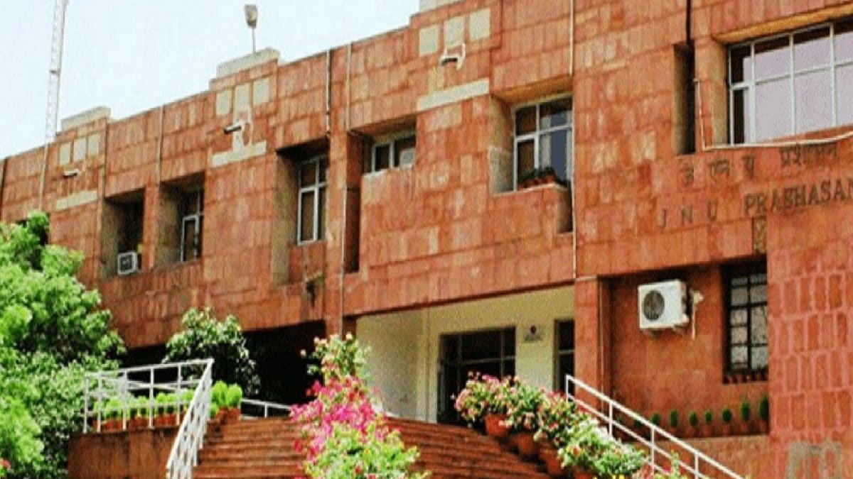 JNU Has Problem of 'Freeloaders', Says VC Pandit; Cites Overstaying Students, Illegal Guests - News18