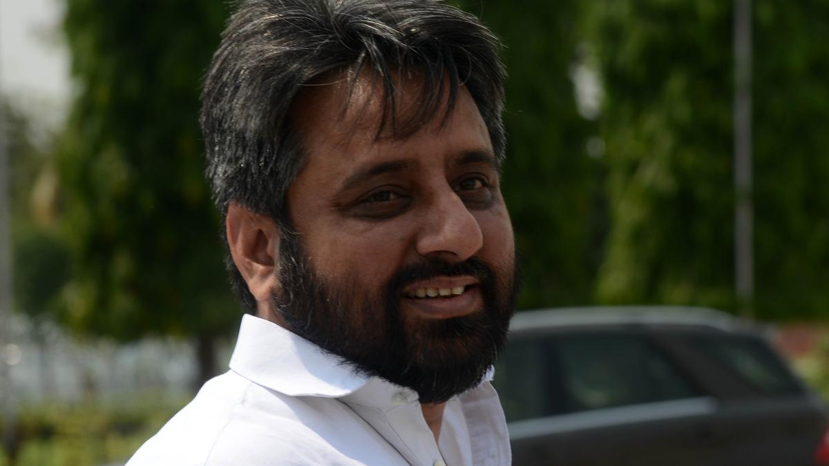 दिल्ली वक्फ बोर्ड मामला: ईडी ने आप विधायक अमानतुल्ला खान के खिलाफ गिरफ्तारी वारंट की मांग करते हुए अदालत का दरवाजा खटखटाया