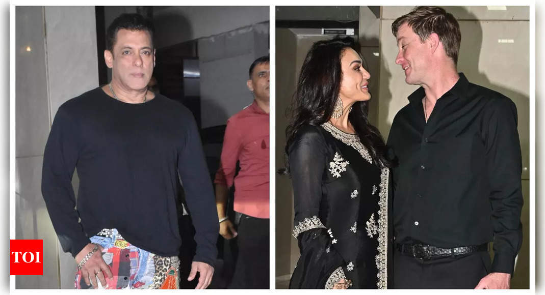 सलमान खान ने प्रिंटेड पैंट से सबका ध्यान खींचा, सोहेल खान की ईद पार्टी में फोटो खिंचवाते हुए प्रीति जिंटा ने पति जीन गुडइनफ के साथ प्यार भरा पोज़ दिया - तस्वीरें देखें |  - टाइम्स ऑफ इंडिया