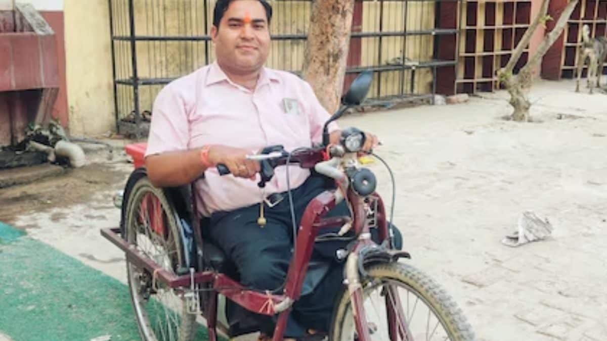 Meet Bihar's Chunnu Mishra, A Differently-abled Man Who Started School For Kids - News18