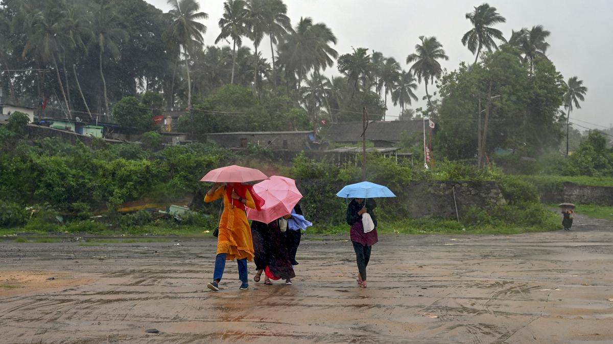 केरल में भारी प्री-मानसून बारिश, 8 जिलों में ऑरेंज अलर्ट