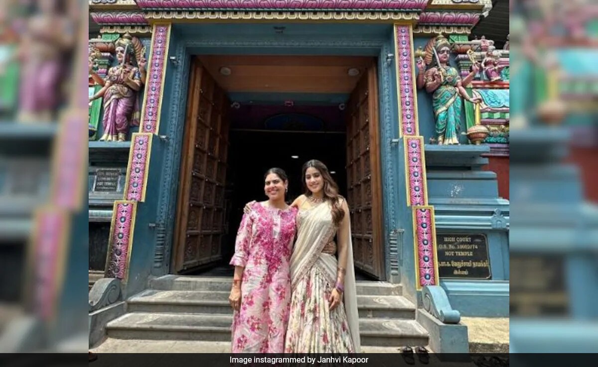 Janhvi Kapoor Visits Muppathamman Temple In Chennai:
