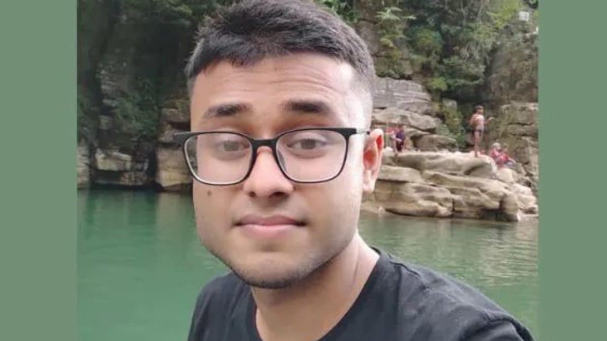 IIT Kharagpur Student Murdered, New Forensic Report Reveals Gunshot And Stab Wounds On Neck - News18