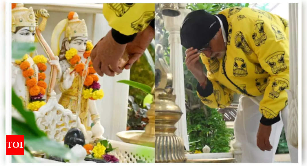 अमिताभ बच्चन ने रविवार को प्रशंसकों से मिलने से पहले प्रार्थना करते हुए अपने घर के मंदिर में प्रशंसकों को एक झलक दिखाई | हिंदी मूवी न्यूज़ - टाइम्स ऑफ़ इंडिया