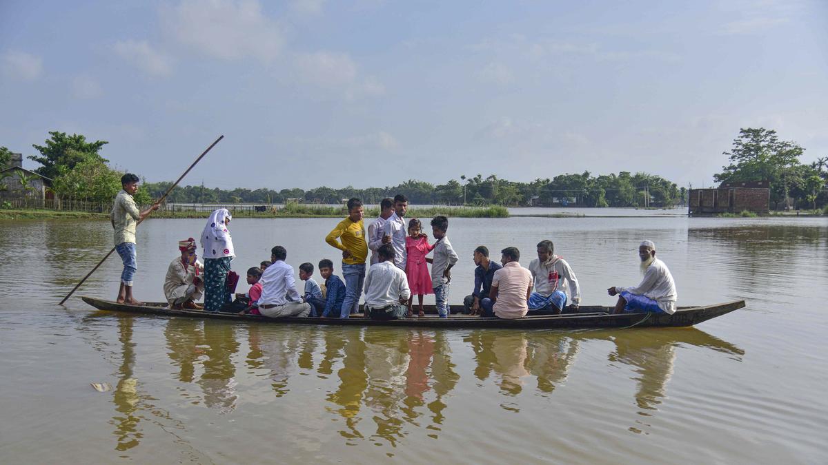 असम बाढ़: स्थिति गंभीर बनी हुई है, 1.17 लाख से अधिक लोग प्रभावित