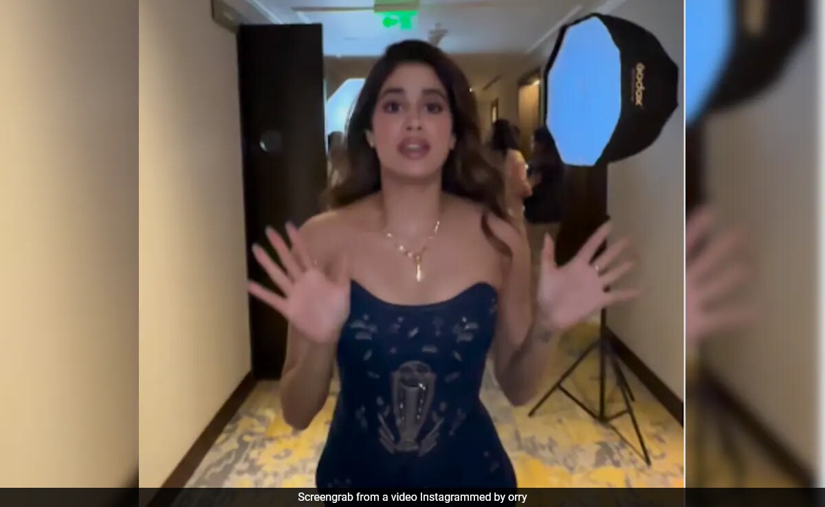 Janhvi Kapoor And Orry Recreated This Iconic Mean Girls Scene. BRB, Still Laughing