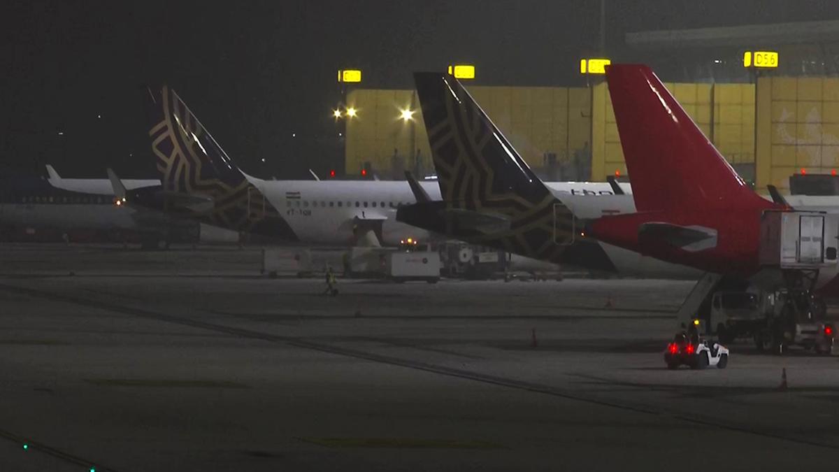 बम की अफवाह के चलते दुबई जाने वाले विमान की आईजीआई पर जांच की गई
