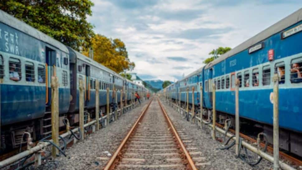 रेल मंत्री अश्विनी वैष्णव ने यात्री सुविधाओं और सुरक्षा सुविधाओं का मूल्यांकन किया: विवरण