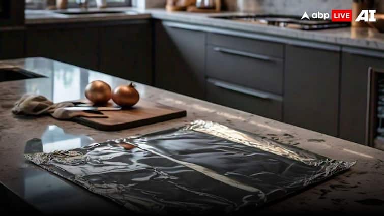 Kitchen Tips how To Use Aluminium Foil In Kitchen Beyond Wrapping Food know very easy home tips Home Tips: सिर्फ खाना लपेटने के ही काम नहीं आती सिल्वर फॉइल, ऐसे भी कर सकते हैं इस्तेमाल